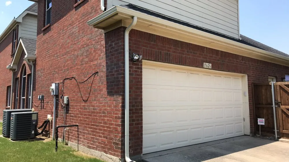 Slide of Black Diamond Seamless Gutter