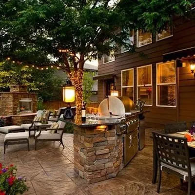 Blough Contracting...decks Logo