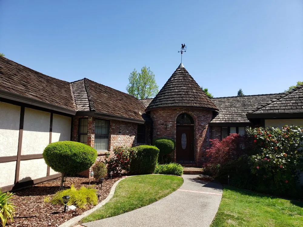 Slide of Bob Jahn's Roofing