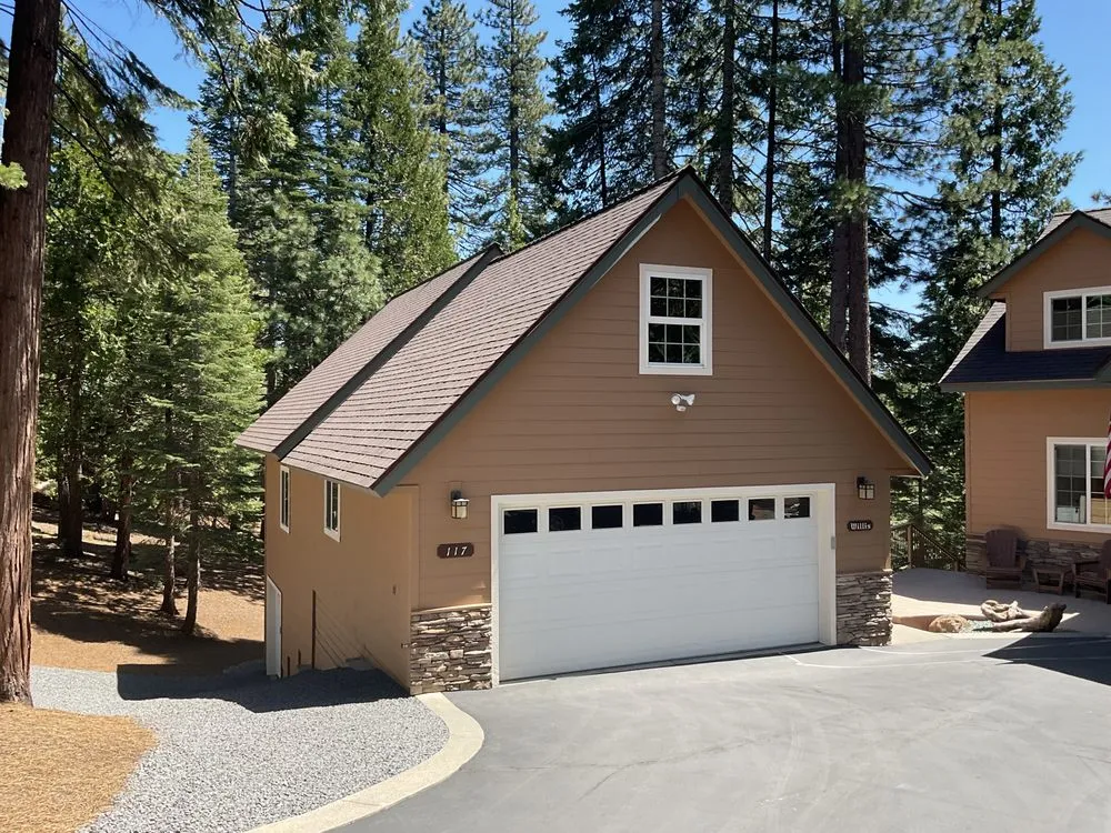 Slide of Boe Roofing