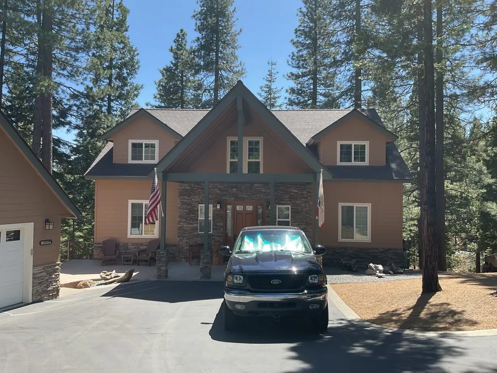 Slide of Boe Roofing