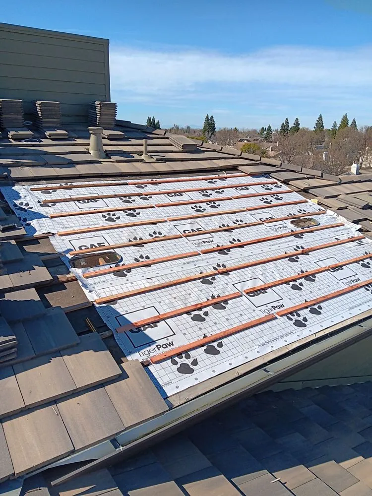 Slide of Boe Roofing