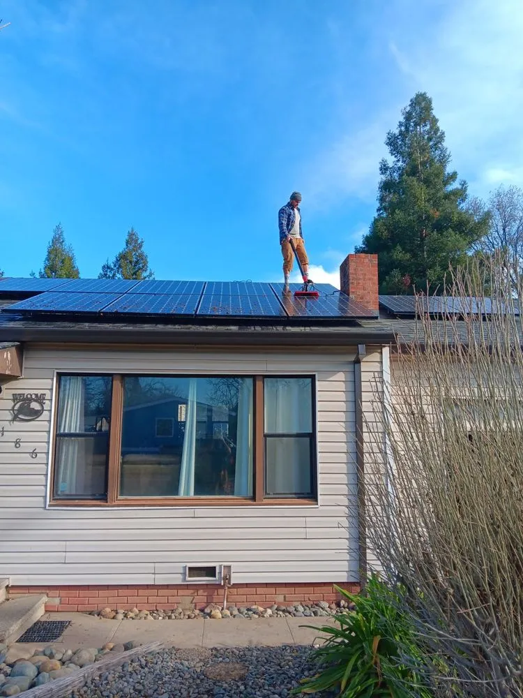 Slide of Boe Roofing