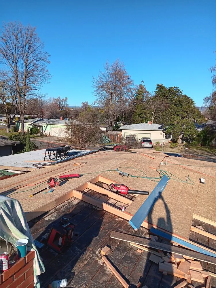 Slide of Boe Roofing