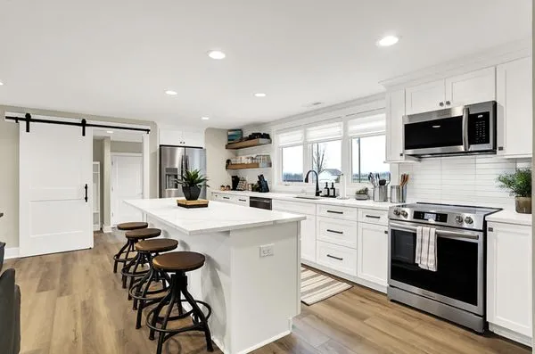 Boller Homes & Renovations Logo