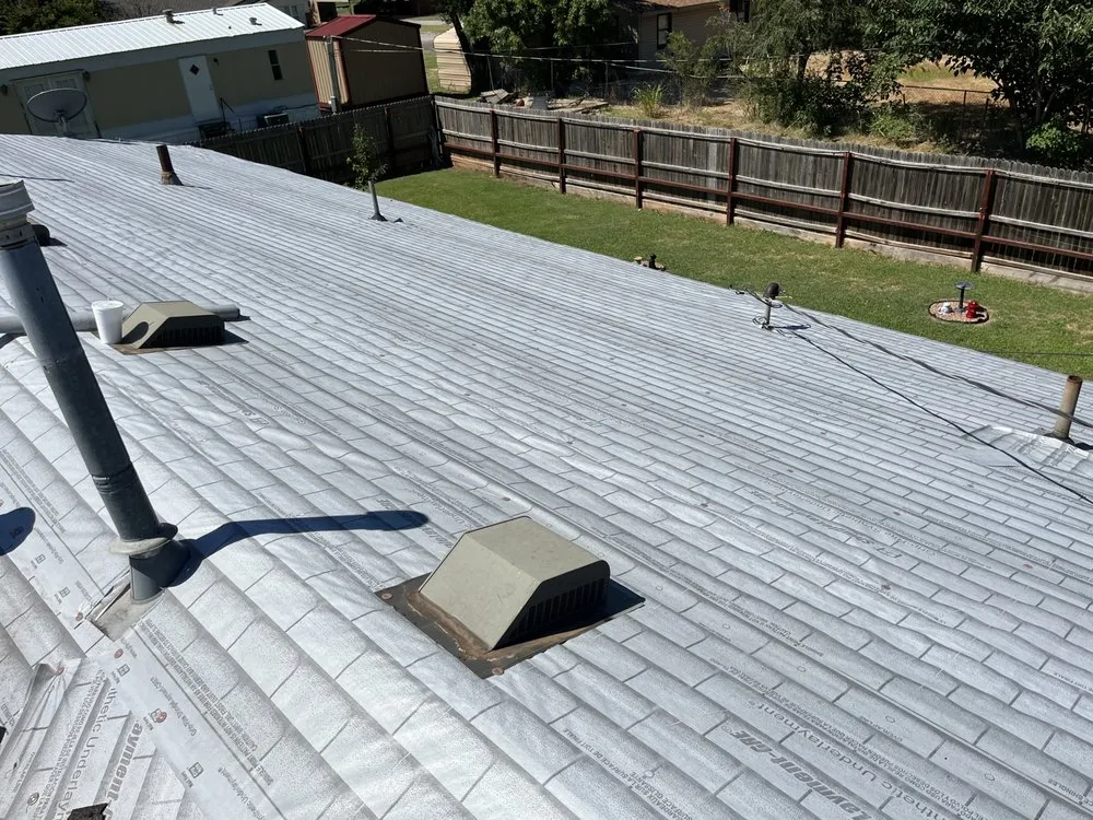 Licensed residential roofing service experts serving Apache, OK - Boss B's Construction & Excavating