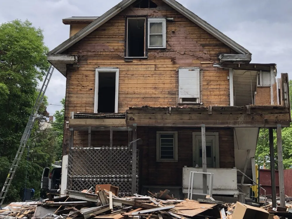 Licensed shingle roofing service in West Roxbury, MA by Boston Exterior Remodeling