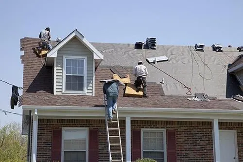 Local shingle roofing service near you in Hunstville, TX by Bosworth Roofing