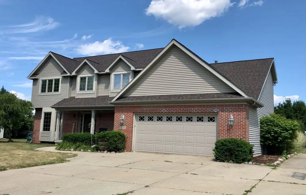 Slide of Brunette Home Improvement