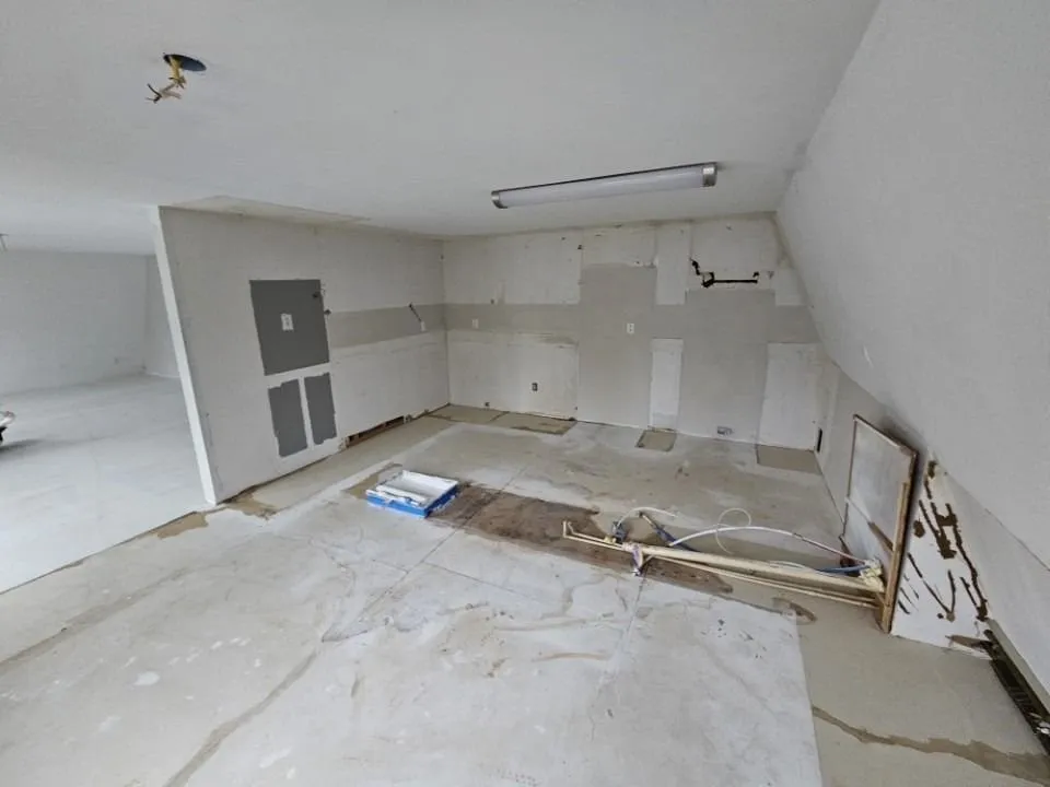 Slide of B's Roofing & Construction