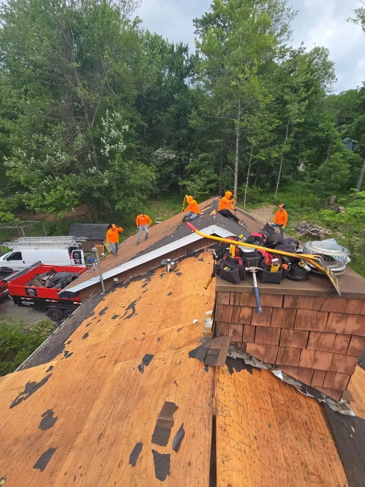 Slide of B&T Roofing