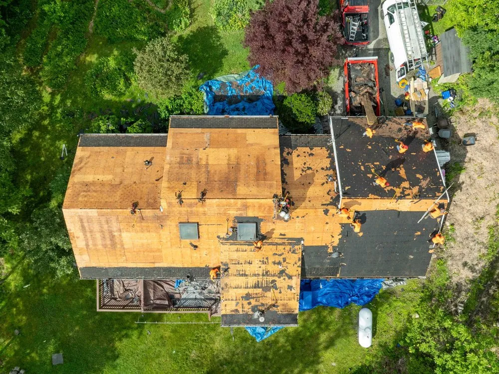 Slide of B&T Roofing