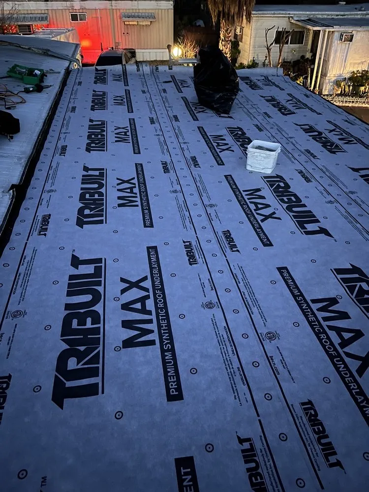 Slide of Bucio’s Roofing