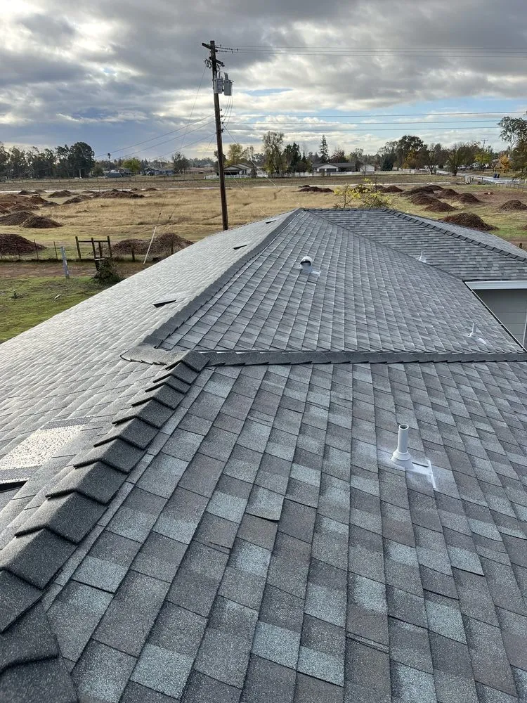 Slide of Bucio’s Roofing