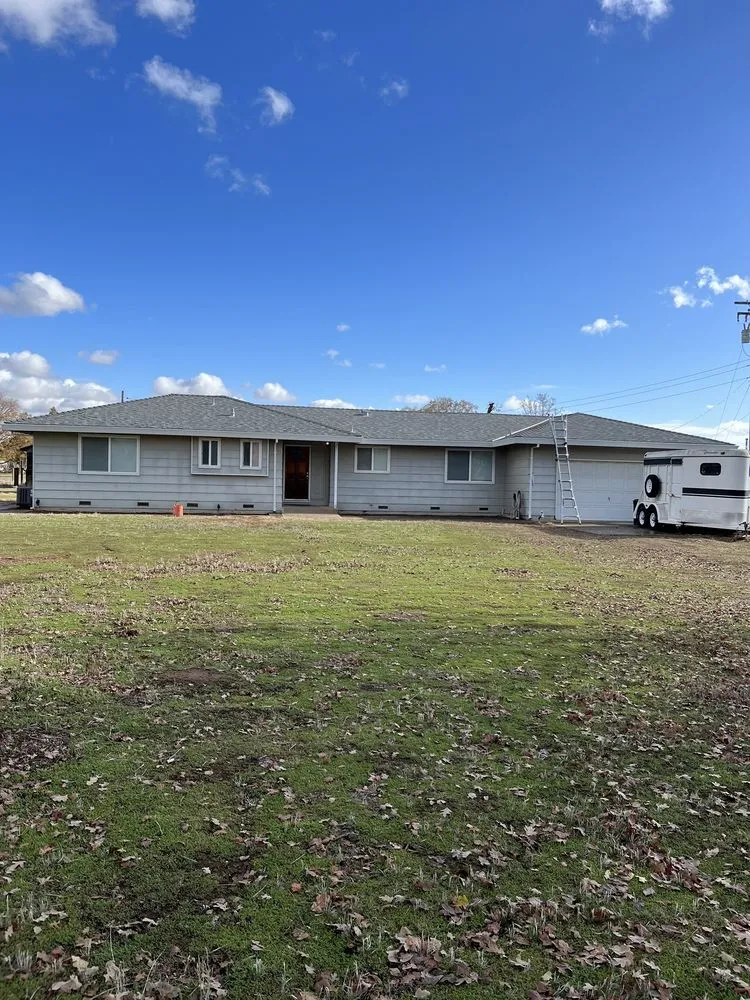 Slide of Bucio’s Roofing