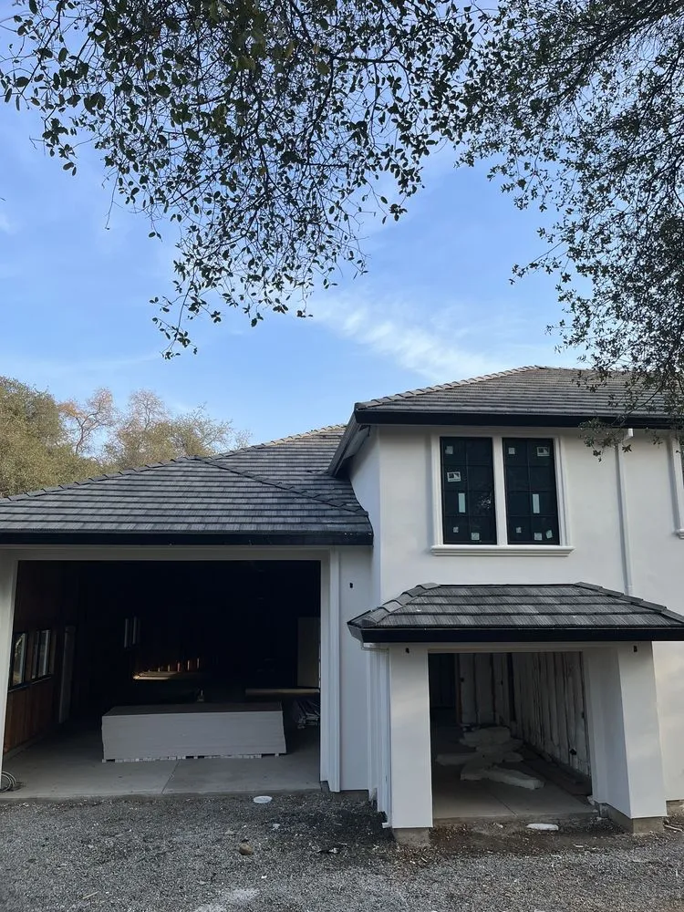 Slide of Bucio’s Roofing