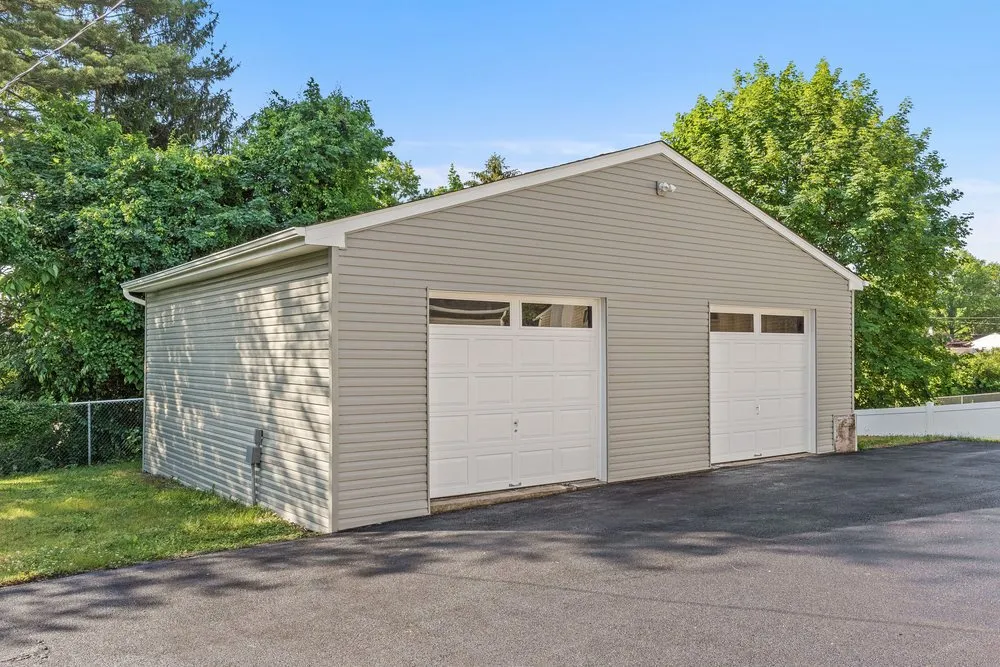 Slide of Buck Roofing and Siding