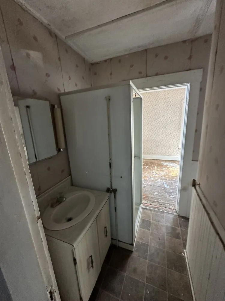 Slide of Builders Edge Services & Construction