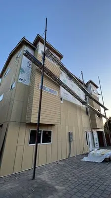 Building Exteriors Logo