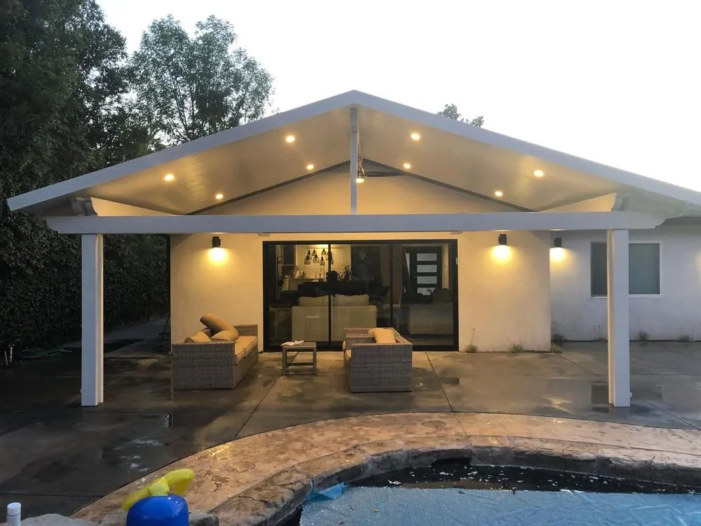 Licensed shingle roofing service experts serving Valley Glen, CA - Building Greatness