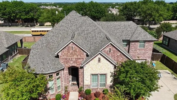 Built To Last Roofing Logo