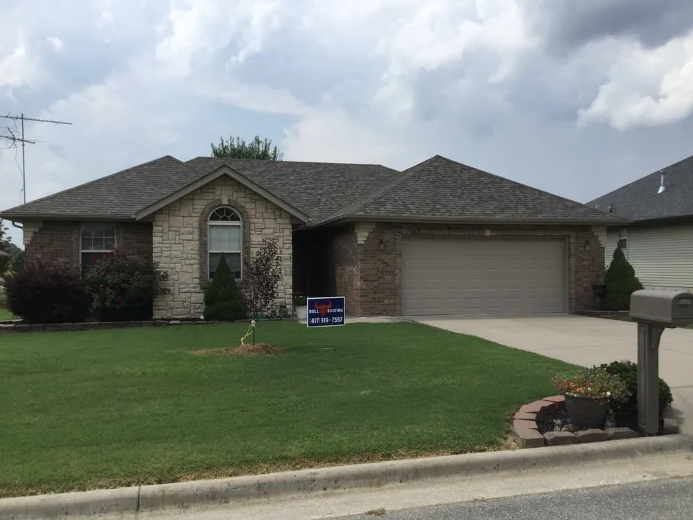 Emergency roof leak repair experts serving Mt Vernon, MO - Bull Roofing