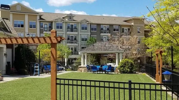 B&W Roofing & Gutters