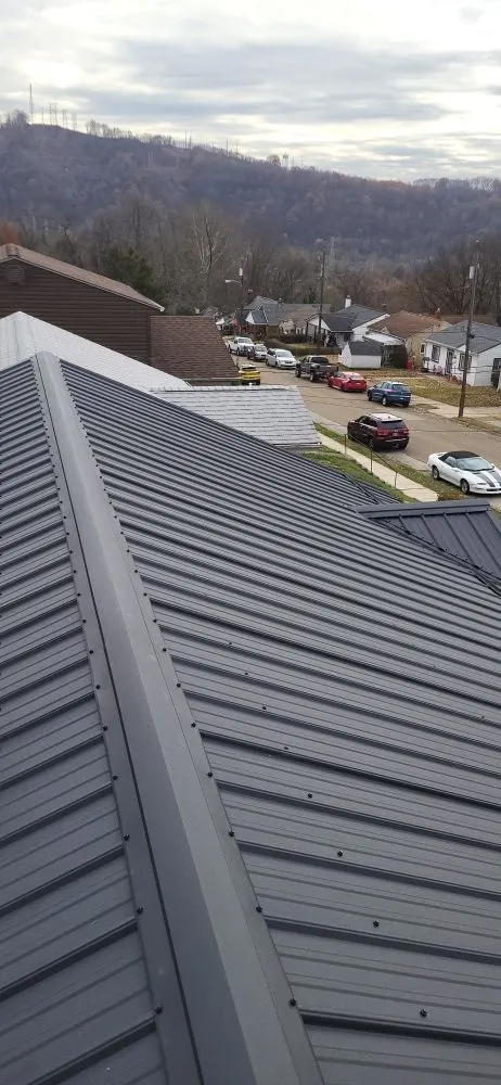 Emergency storm damage roof repair experts serving Boyers, PA - Bylers Construction