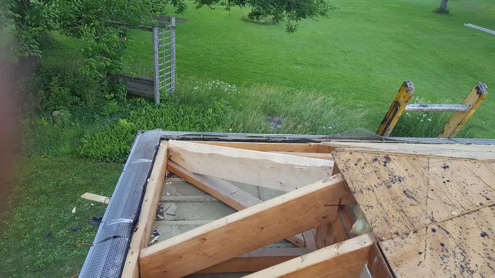 Slide of C & R Roofing