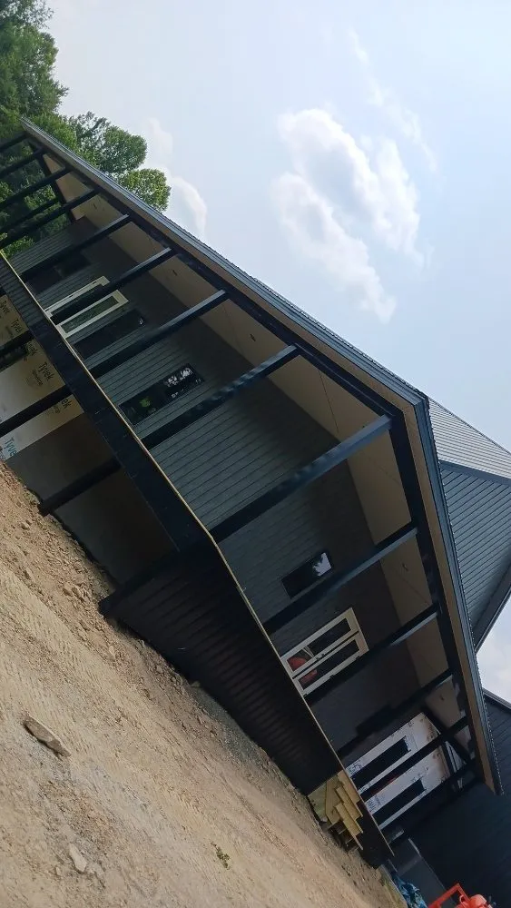 Professional shingle roofing service with free inspection across Mechanicstown, OH - C D Roofing