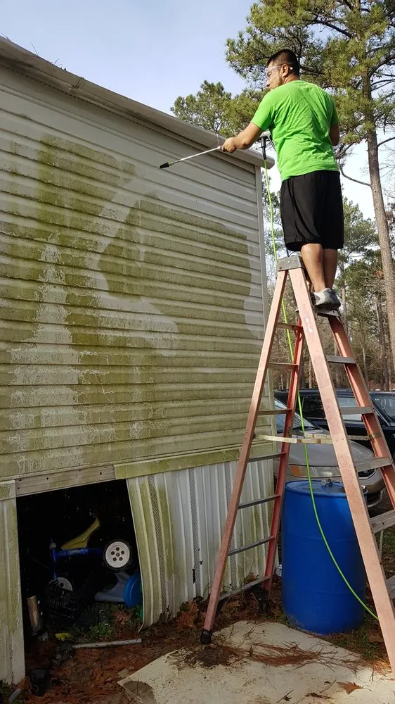 Slide of Calentanoz Contracting