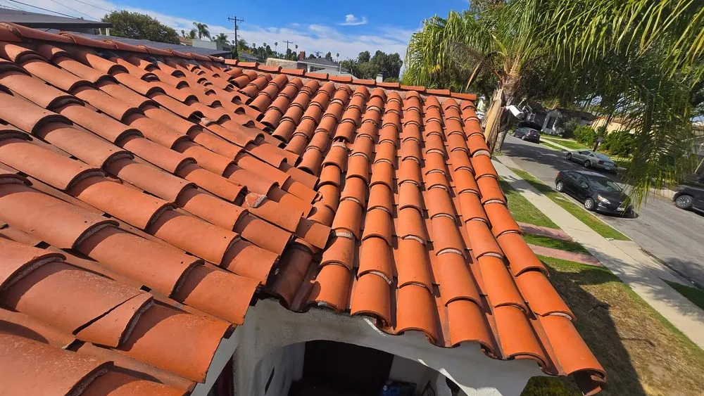 Slide of Cali Roof Cleaning