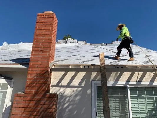California Efficient Roofing Services Logo
