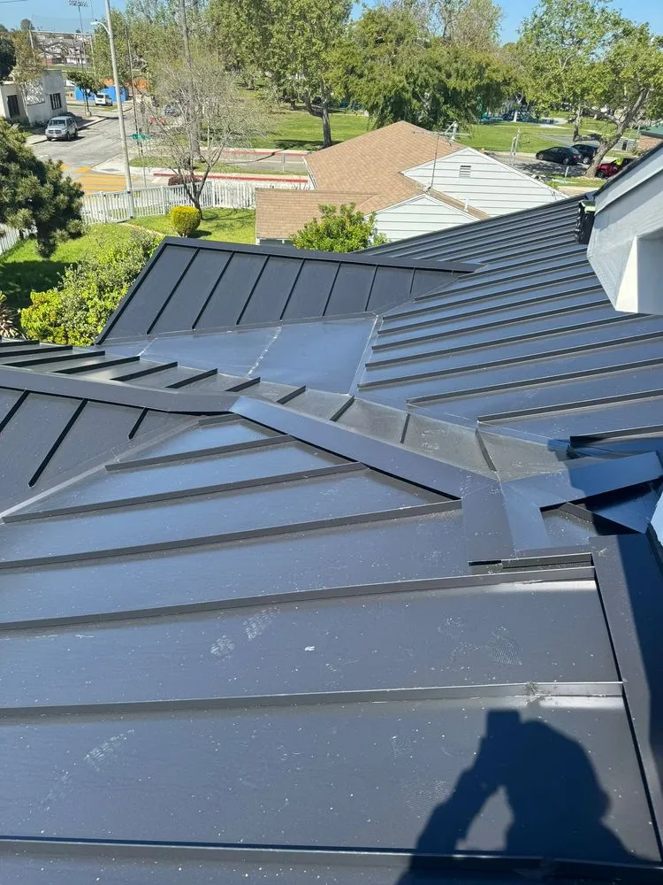Top-rated shingle roofing service experts serving Reseda, CA - California Green Roofing