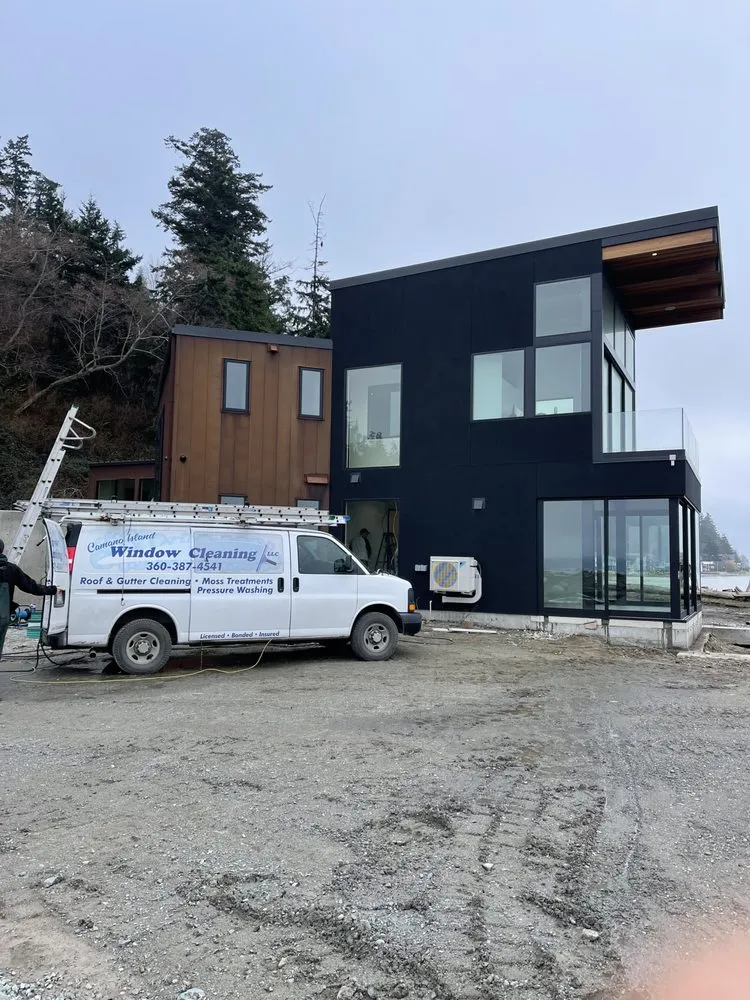 Licensed storm damage roof repair experts serving Camano Island, WA - Camano Island Window Cleaning