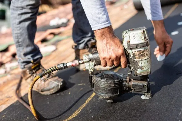 Camelot Roofing Logo