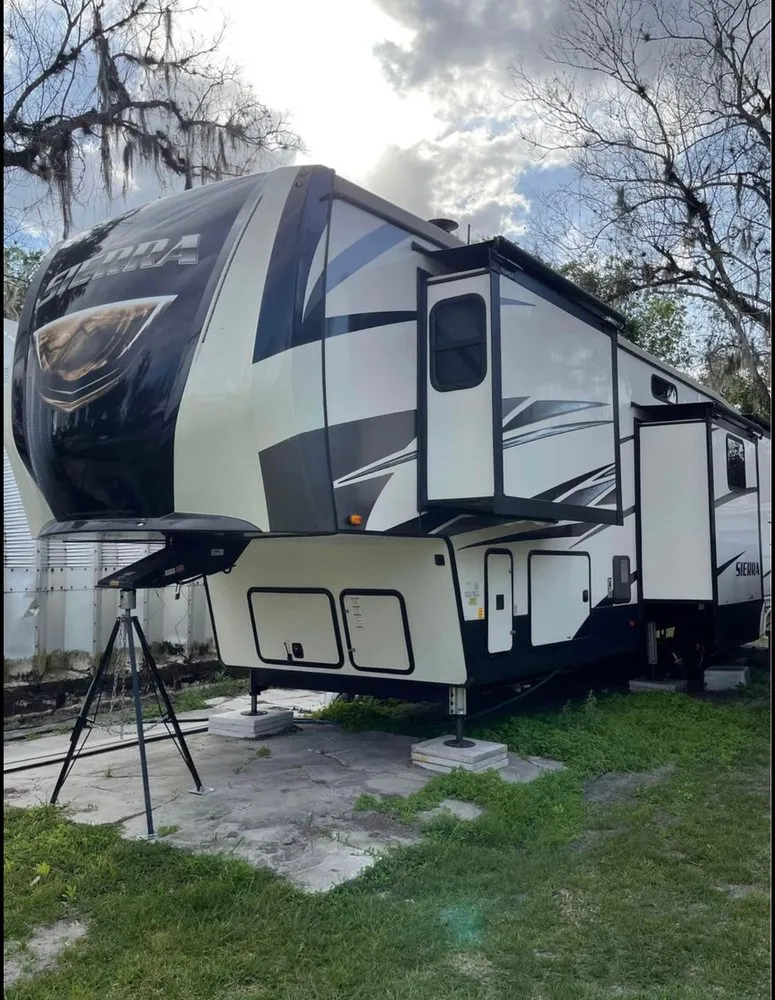 Slide of Campers Solution RV Mobil Service