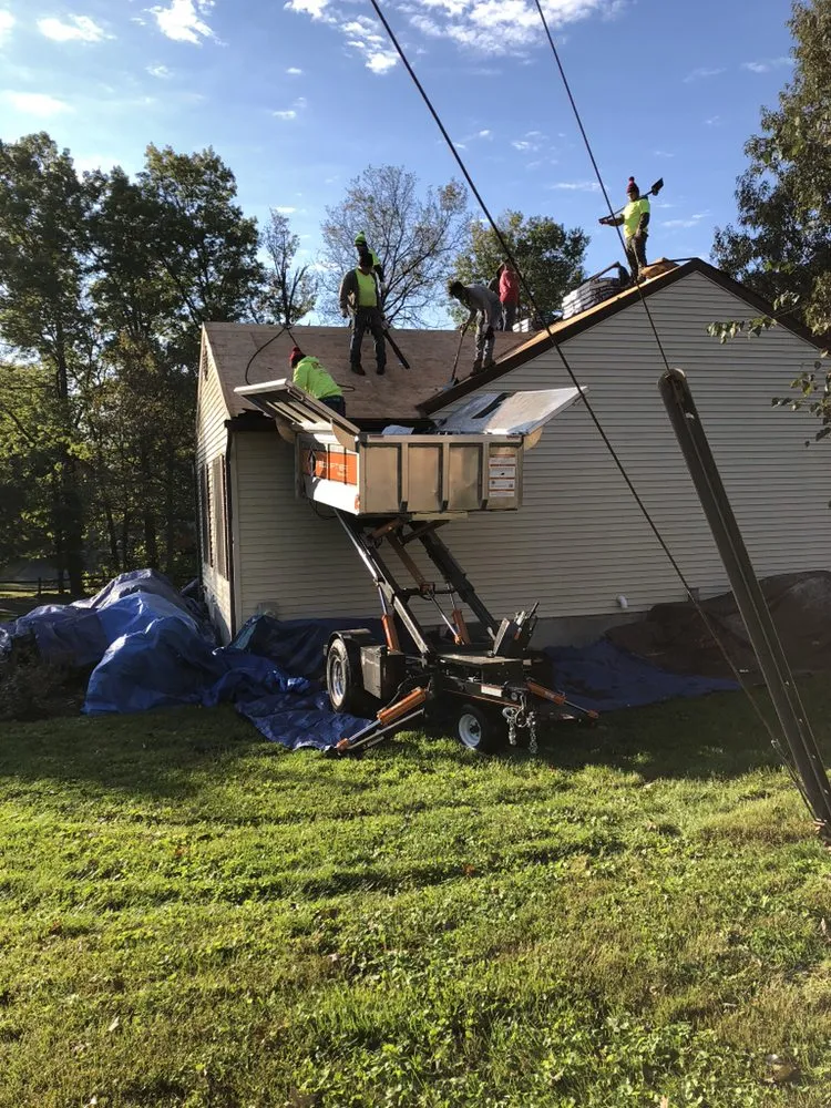 Slide of Canales Service