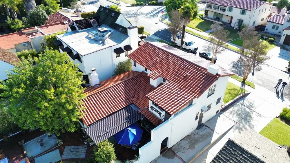 Slide of Canelas Roofing