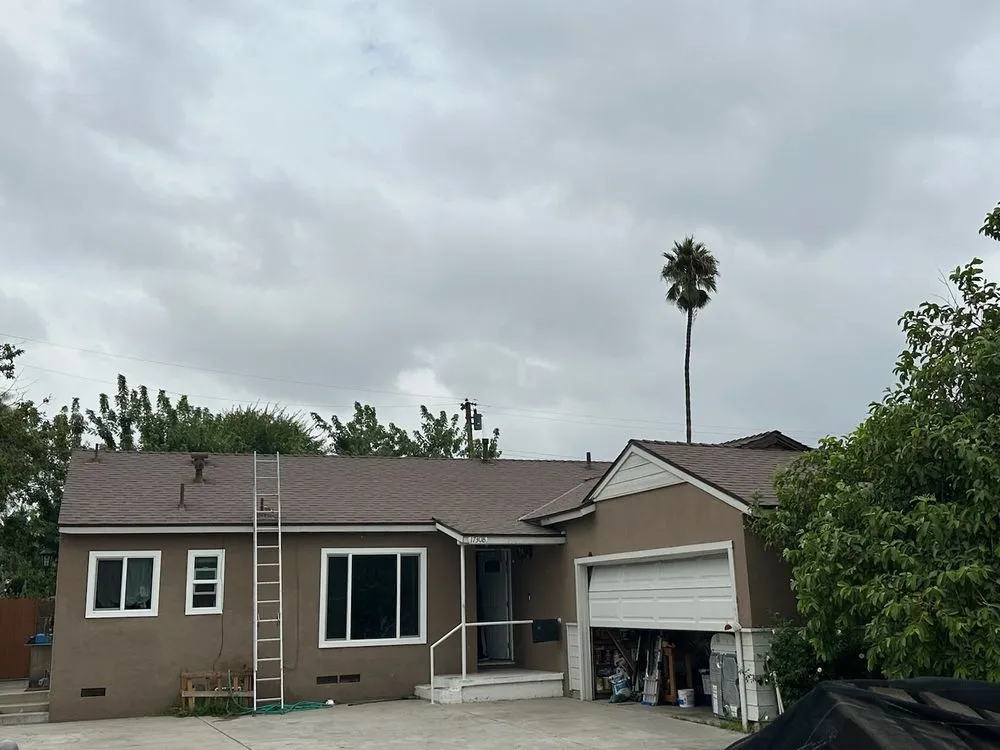 Slide of Canelas Roofing