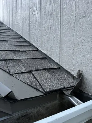 Captain Roofing Logo