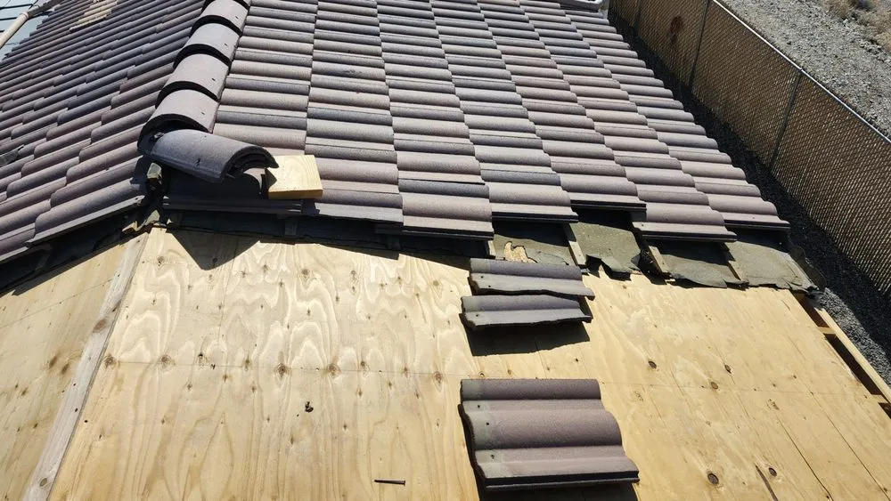 Slide of Carlos Guti Roofing