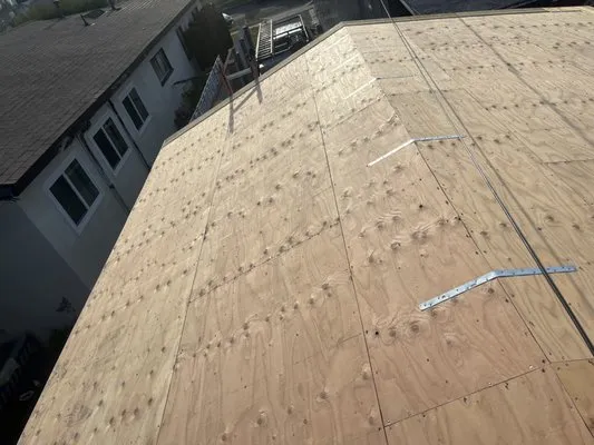 Carrera Rosas Roofing Logo