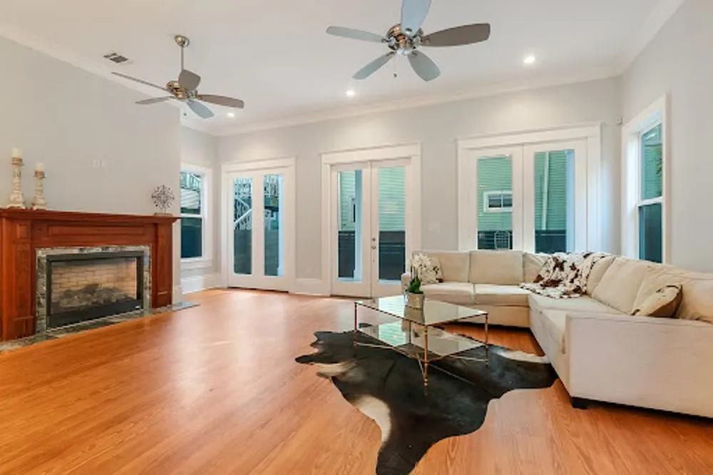 Slide of Castillo Builders