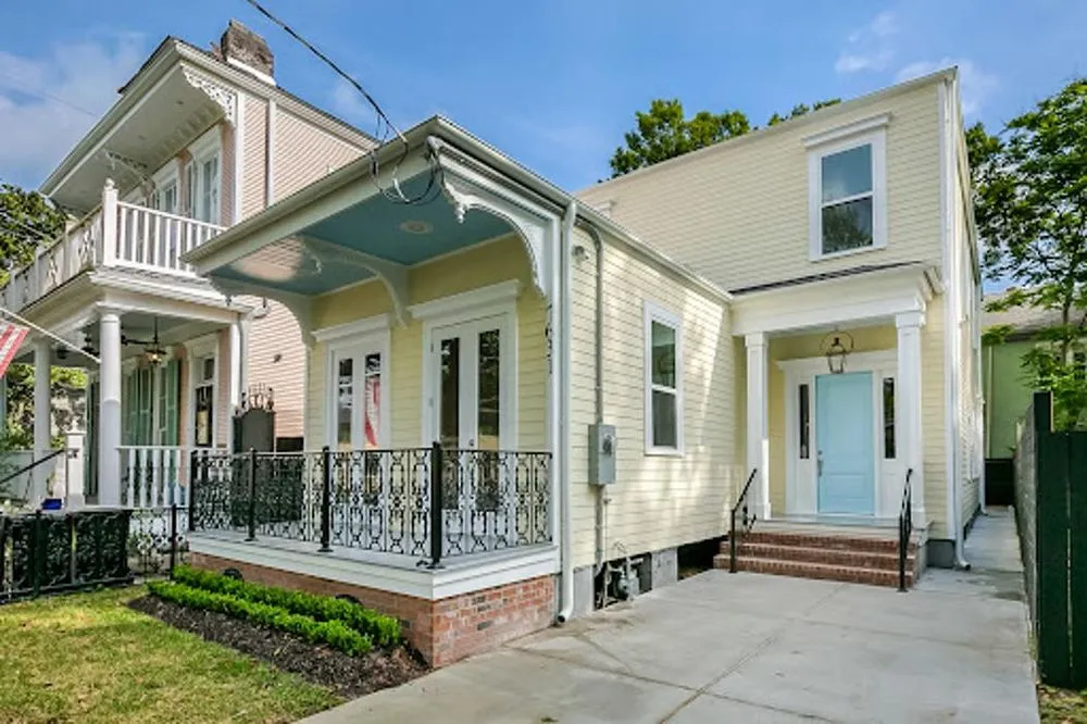 Slide of Castillo Builders