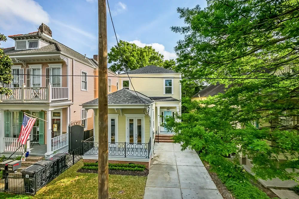 Slide of Castillo Builders