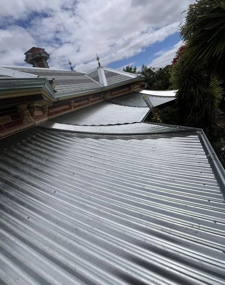 Slide of Castlemont Roofing