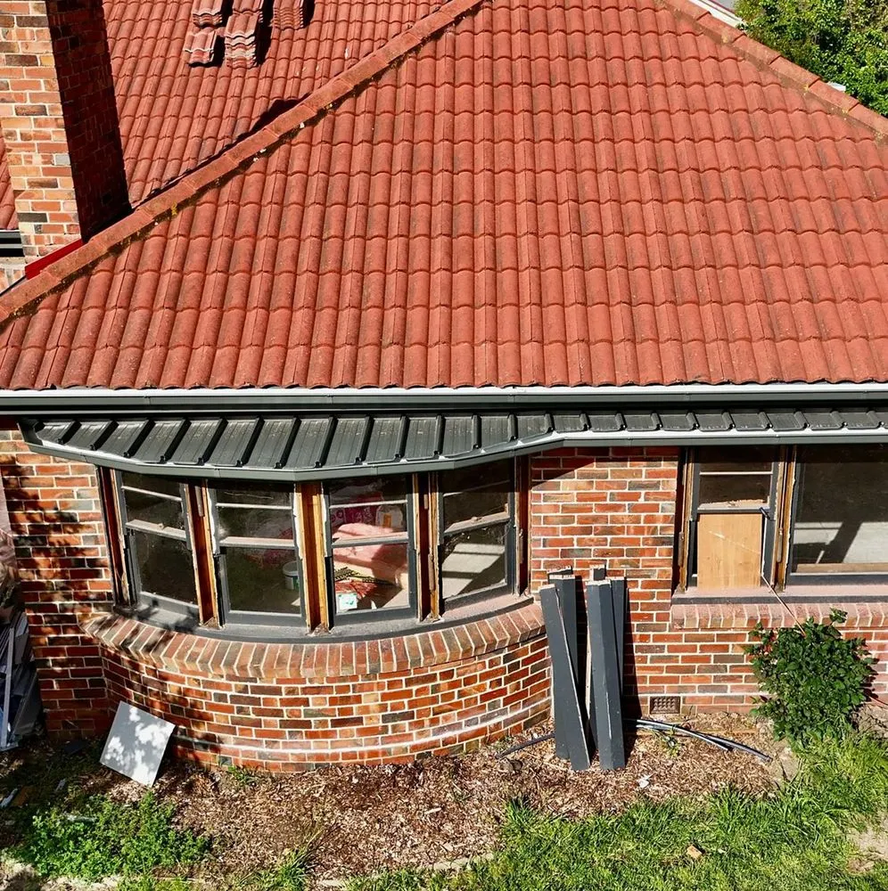 Slide of Castlemont Roofing