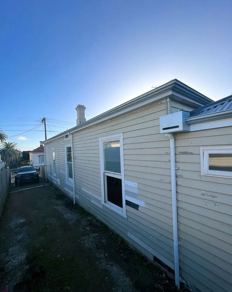 Slide of Castlemont Roofing