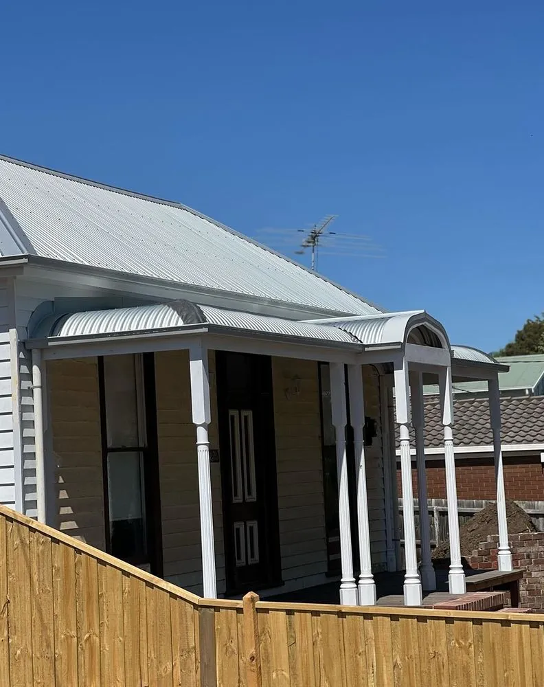 Slide of Castlemont Roofing